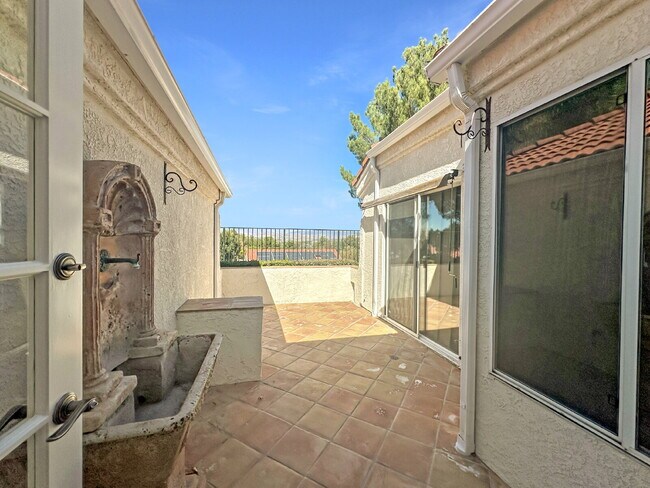 Building Photo - Welcome to this Charming Single-Story Home...