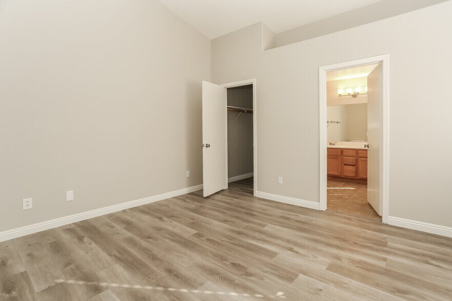 Building Photo - 2415 Inlet Spring Ave