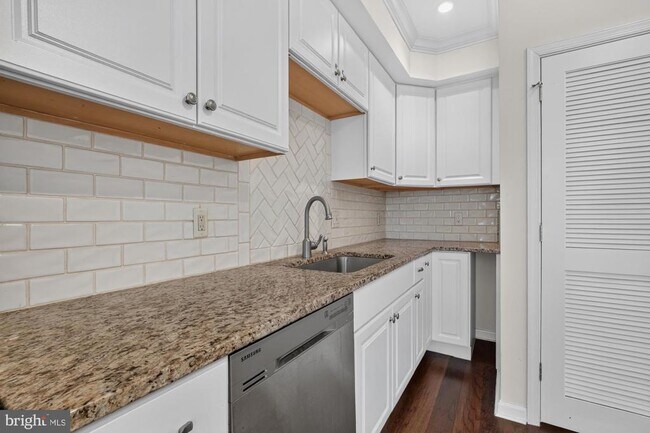 Building Photo - 4435 Sansom St