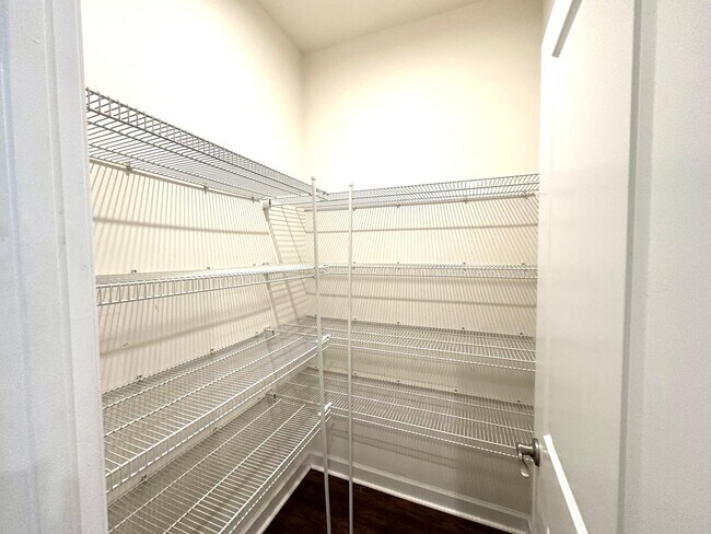 Building Photo - 11148 Comiskey Ln