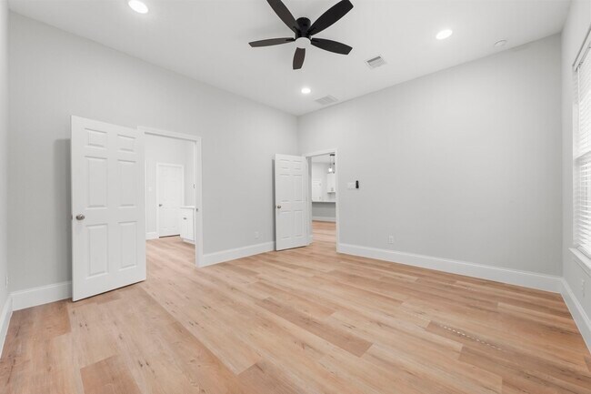Building Photo - 3532 White Oak Point Dr