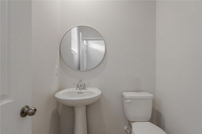 Building Photo - 14 Loebner Ln