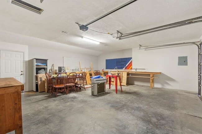 Building Photo - 405 Texas St