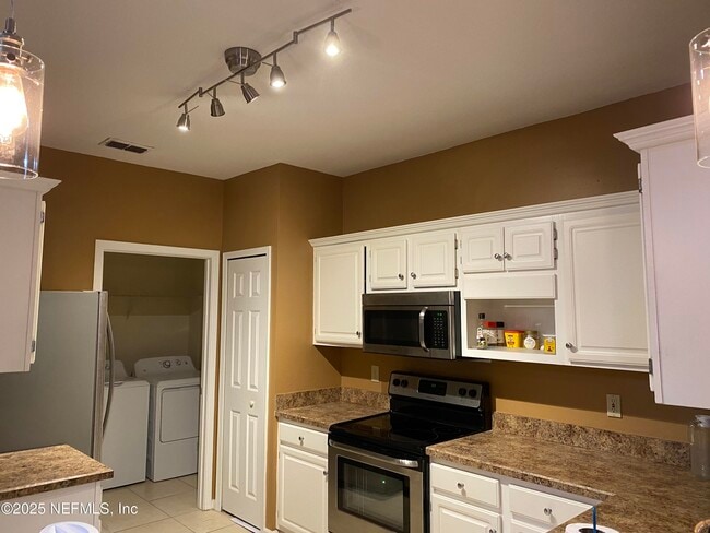 Building Photo - 10000 Gate Pkwy