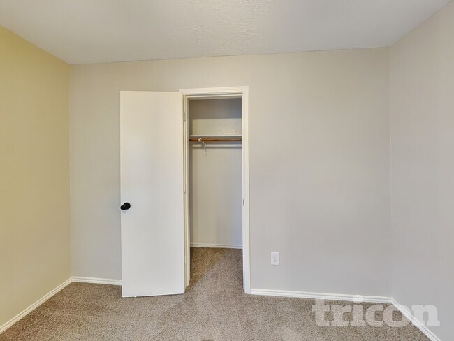 Building Photo - 5708 Woodsetter Ct