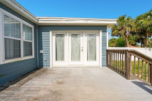 Building Photo - Welcome to the World's Most Famous Beach