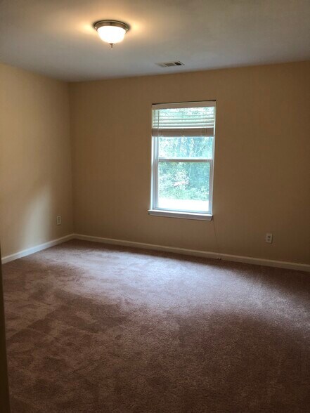 Building Photo - 372 Castle Top Ln