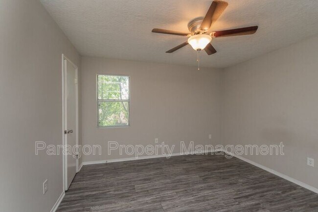 Building Photo - 2571 1/2 Tobacco Rd