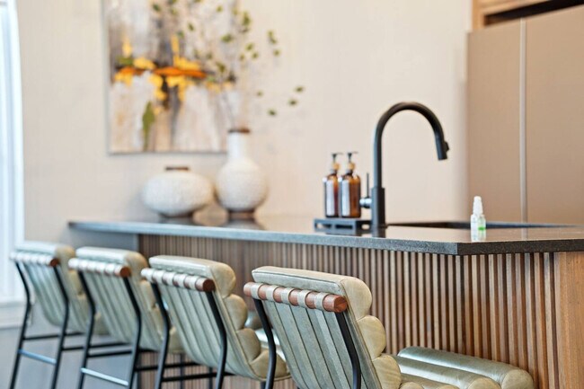 Building Photo - 225 W 1st St