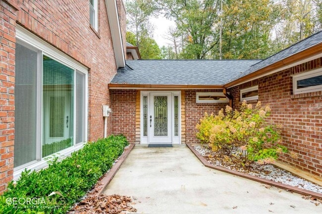 Building Photo - 661 Luther Ct