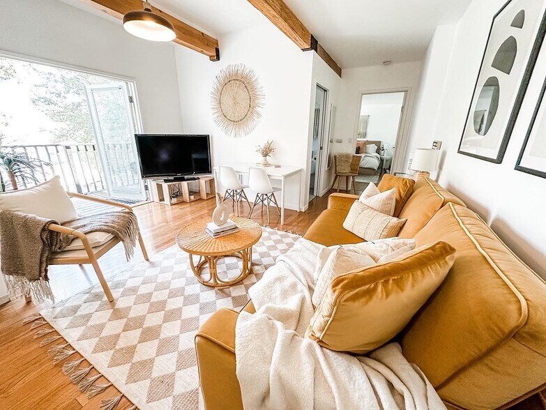 Fully furnished living room w/55" TV - 5025 College View Ave