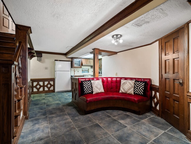 Building Photo - 1811 Breezewood Dr