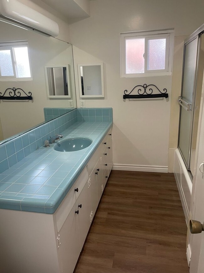Building Photo - Expansive 3BD/2BA in North PB w/ Bay and O...