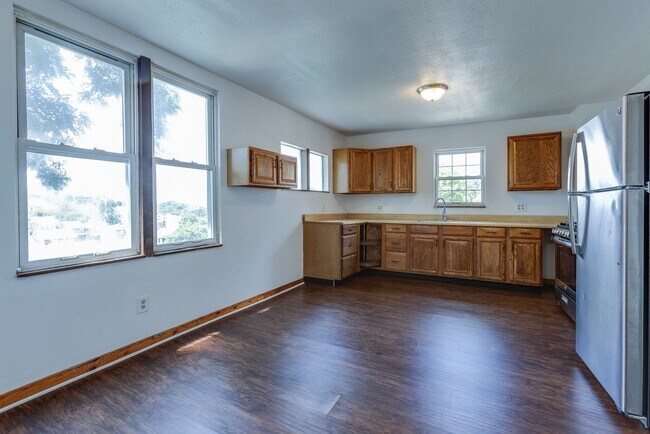 Building Photo - 438 Kathleen St