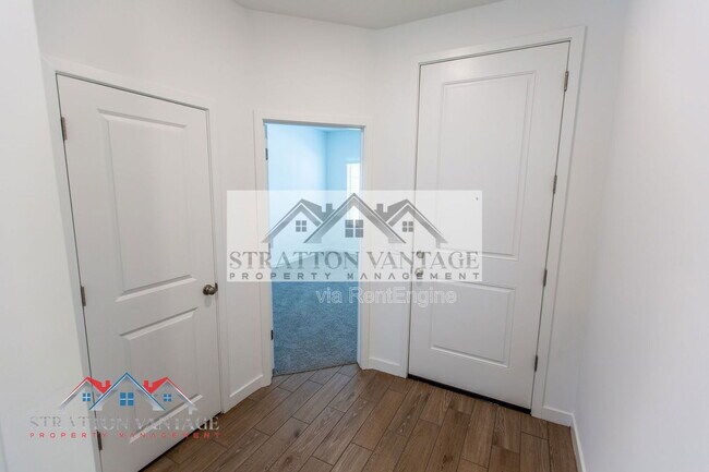 Building Photo - 7439 S 76th Dr