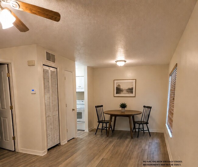 Building Photo - Southbrooke condo