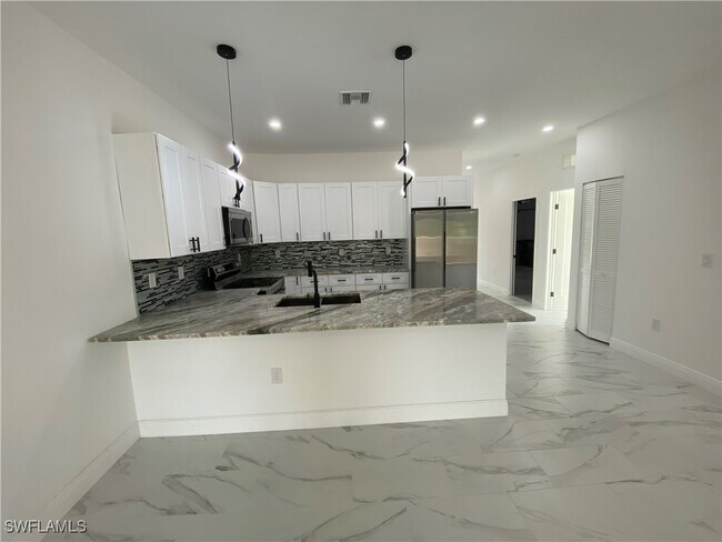 Building Photo - 5444 Billings St