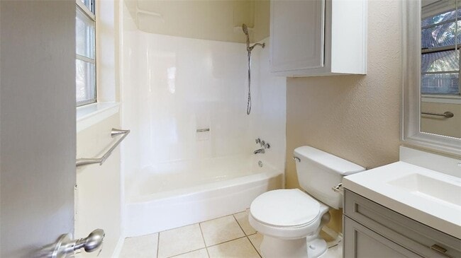 Building Photo - 4130 Willow Oak St