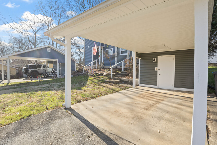 Building Photo - 7540 Chatham Cir