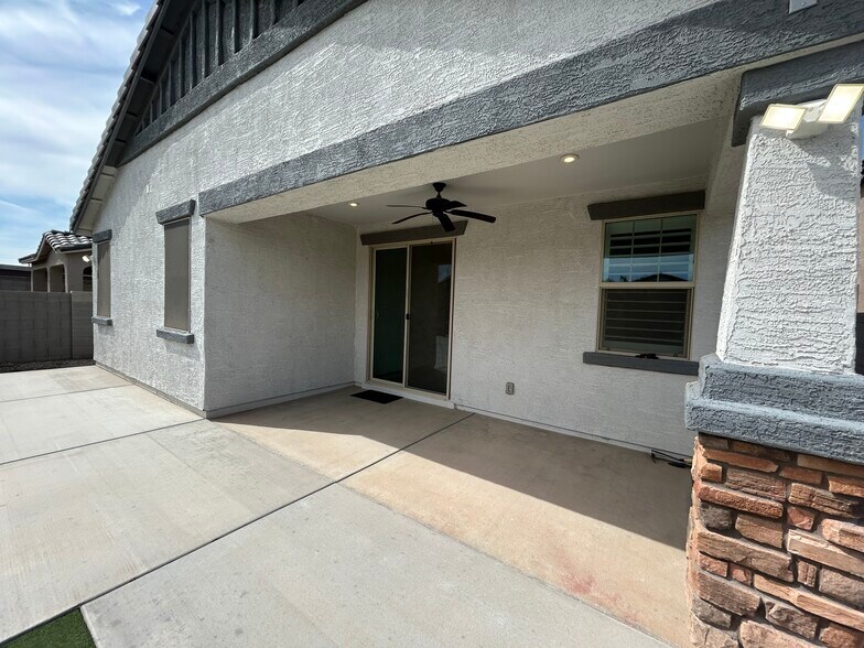 Building Photo - 22461 E Mewes Rd