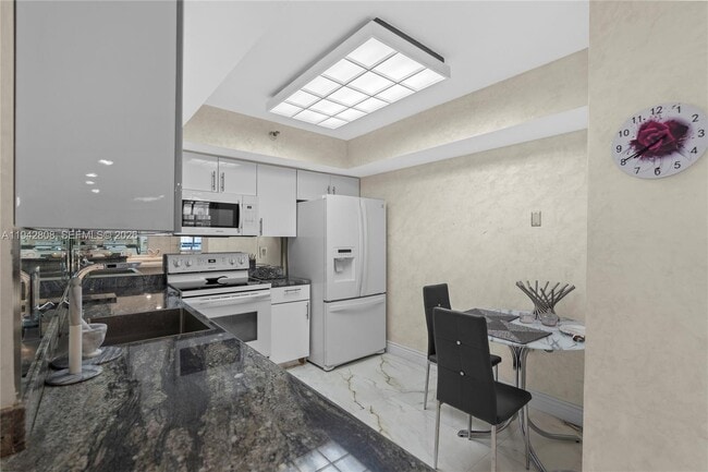 Building Photo - 19101 NE 36th Pl