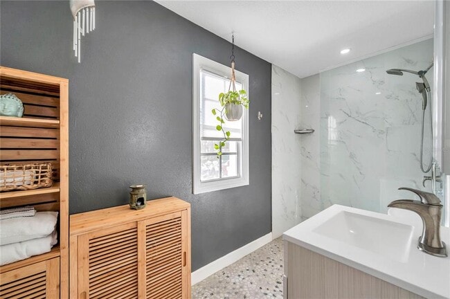 Building Photo - 4728 Beach Dr SE