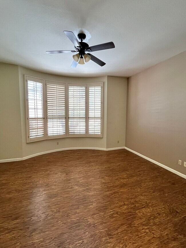 Building Photo - 7955 E Chaparral Rd