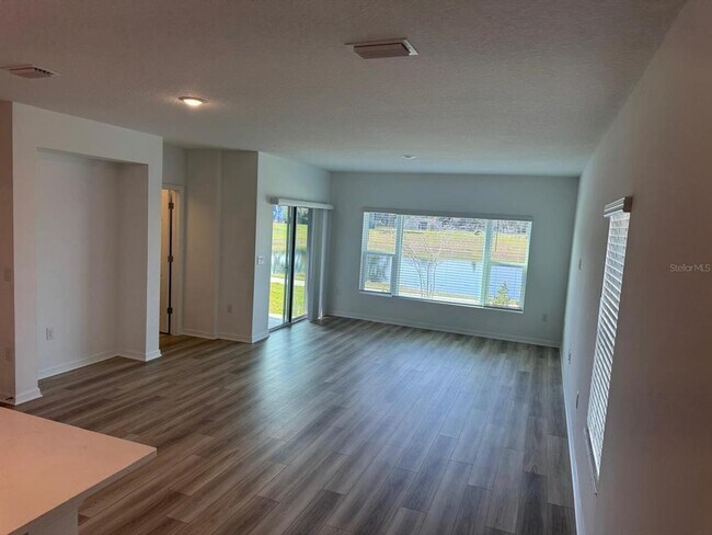 Building Photo - 362 Thompson Vlg Ave