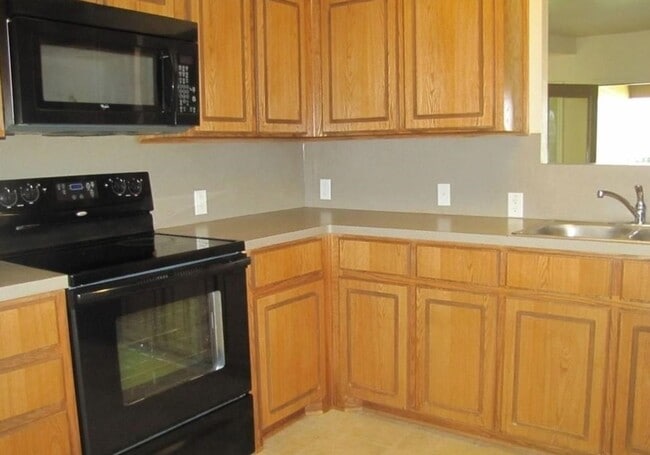 Building Photo - 4bed / 2 bath AVAILABLE SOON!!!!! MID JANUARY