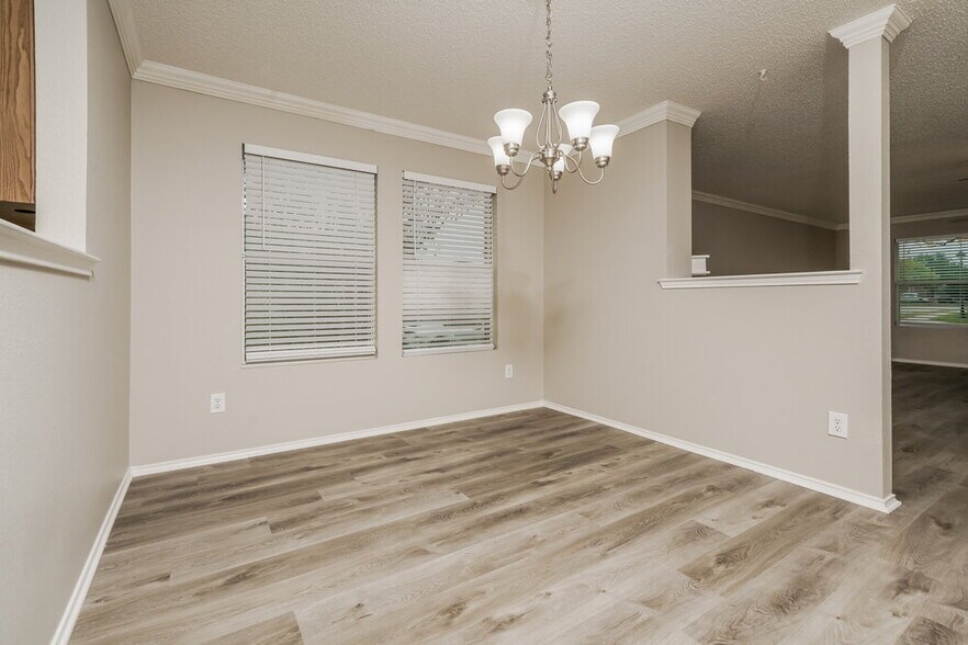 Building Photo - 2724 Woodlake Pkwy