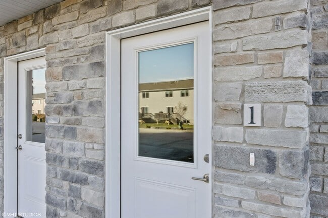 Building Photo - Big Ben Townhomes - 3 Bedroom/2.5 Bathroom