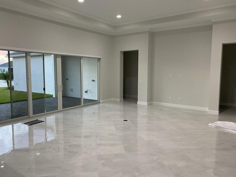 Building Photo - 4685 Estates Cir