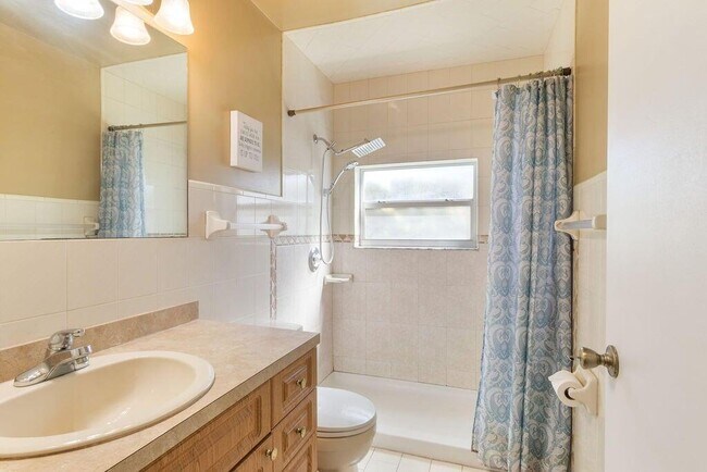 Building Photo - 509 Plymouth Rd