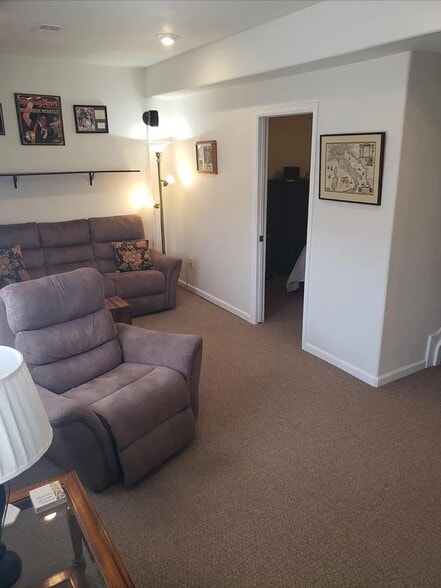 Building Photo - 1475 Live Oak Rd