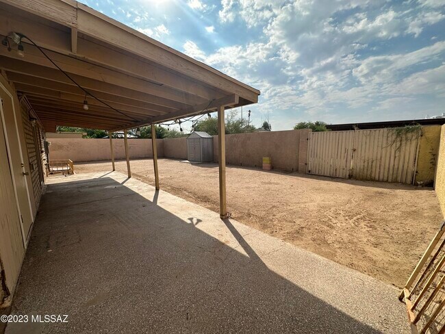 Building Photo - 7032 N Northlight Dr