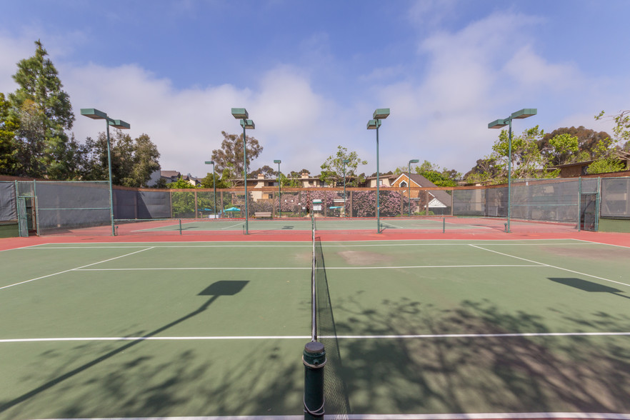 Two private tennis courts - 8840 Villa La Jolla Dr