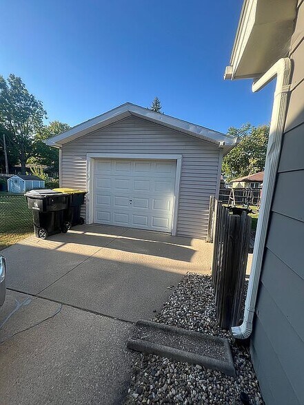 Building Photo - 415 Northview Dr