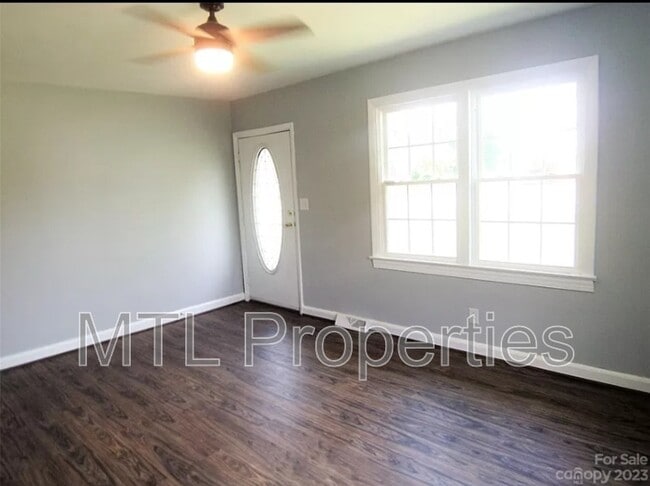 Building Photo - 1722 Kings Rd