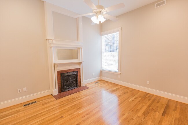 Building Photo - 1121 West Ave