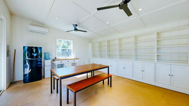 Building Photo - Country Charm Meets Vineyard Views! Two Be...