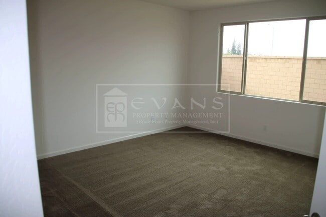 Building Photo - Beautiful Home for rent in Visalia, Ca