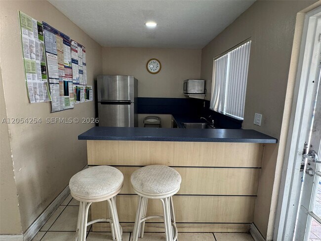 Building Photo - 9711 Fontainebleau Blvd