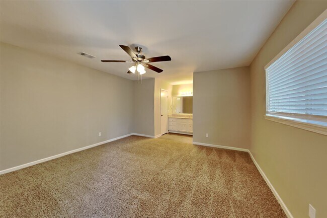 Building Photo - 3114 River Valley Dr