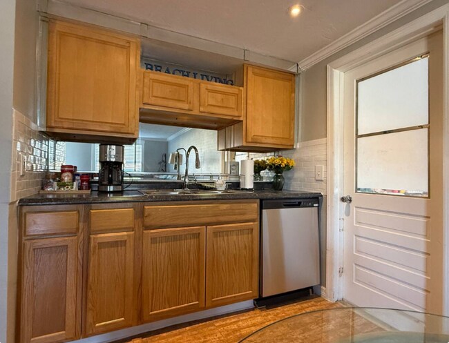 Building Photo - 4948 Allner St