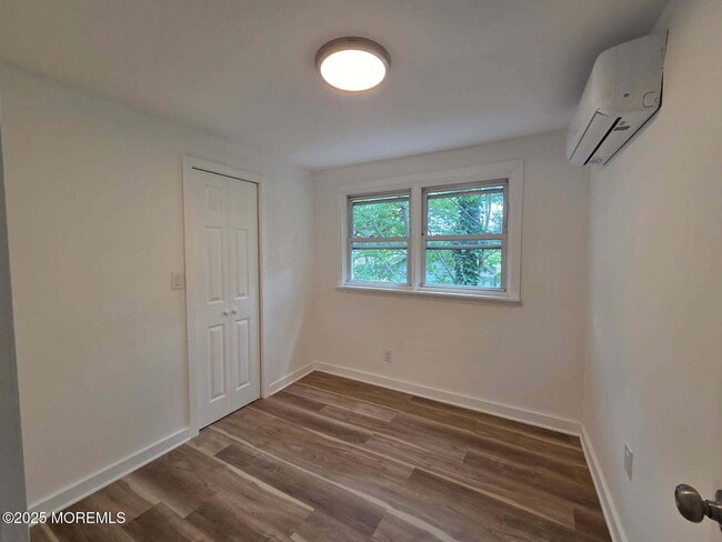 Building Photo - 42 Linton Pl