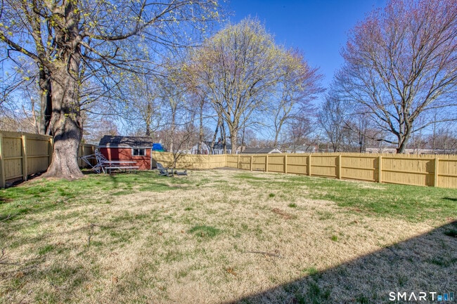 Building Photo - 124 Mayflower St