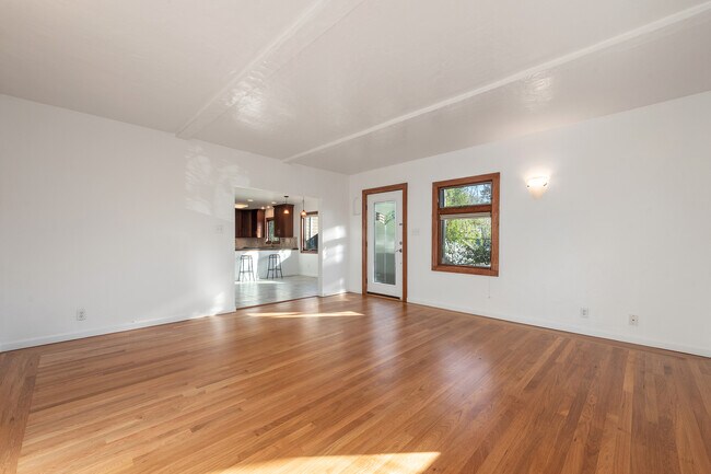 Living Room - 570 Okeefe St