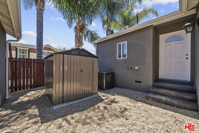 Building Photo - 6712 Cedros Ave