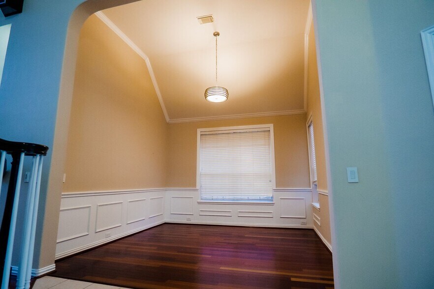 Building Photo - 3404 Wimbledon Dr
