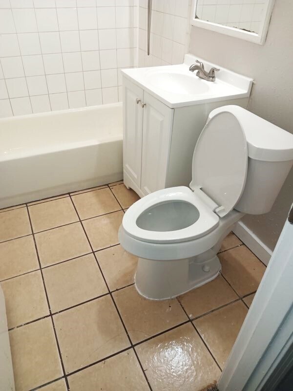 Building Photo - 5902 Pershing St